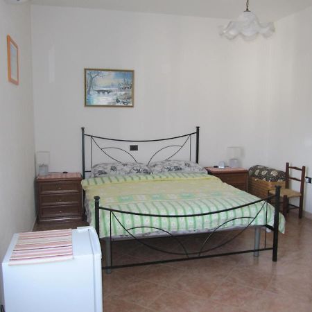 Il Portico Bed and Breakfast Uras Εξωτερικό φωτογραφία