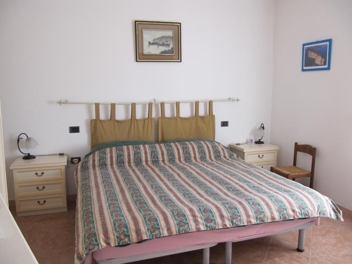 Il Portico Bed and Breakfast Uras Εξωτερικό φωτογραφία