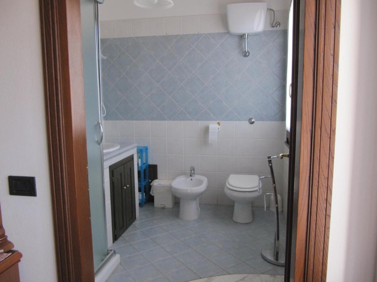 Il Portico Bed and Breakfast Uras Εξωτερικό φωτογραφία