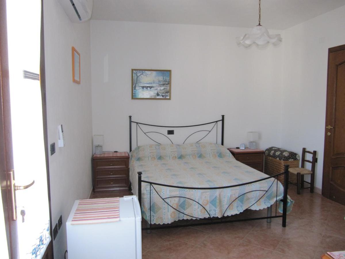 Il Portico Bed and Breakfast Uras Εξωτερικό φωτογραφία