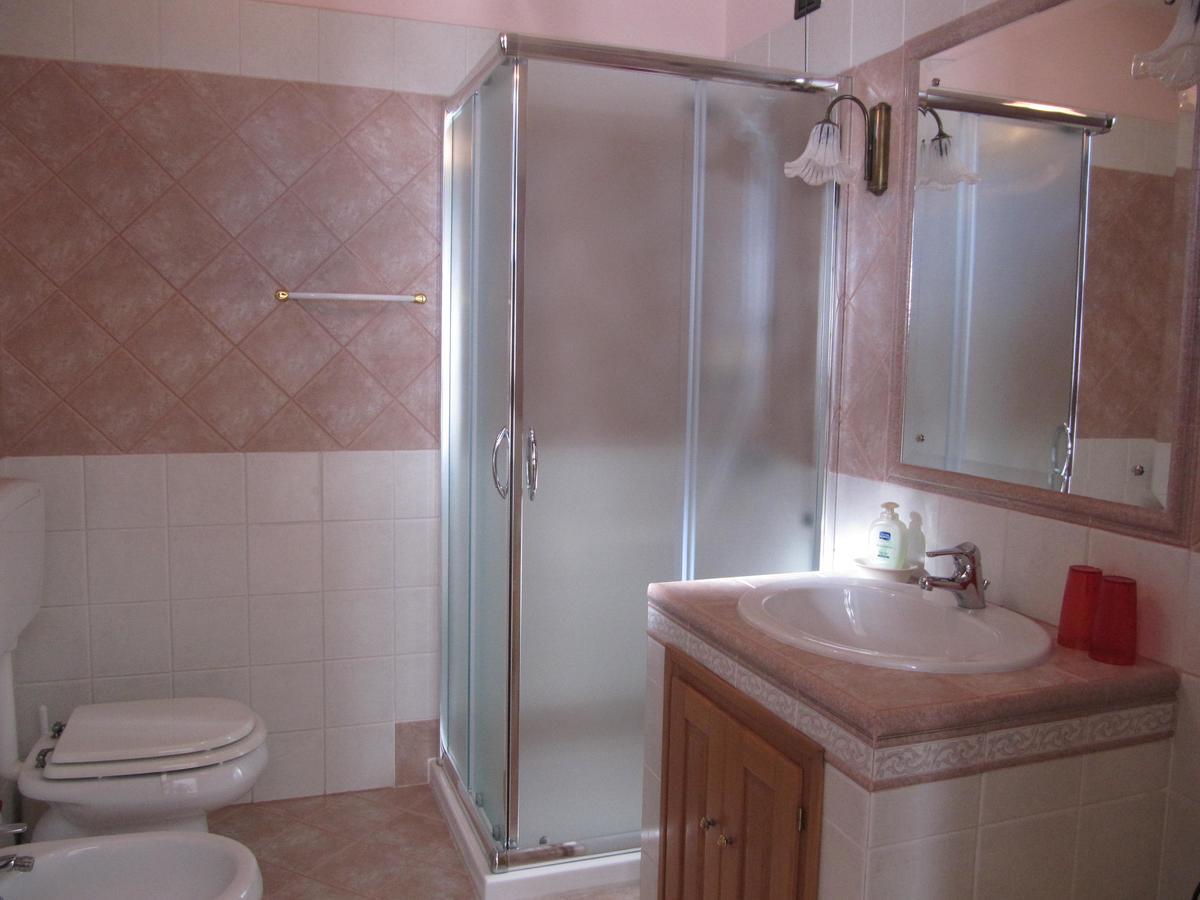 Il Portico Bed and Breakfast Uras Εξωτερικό φωτογραφία
