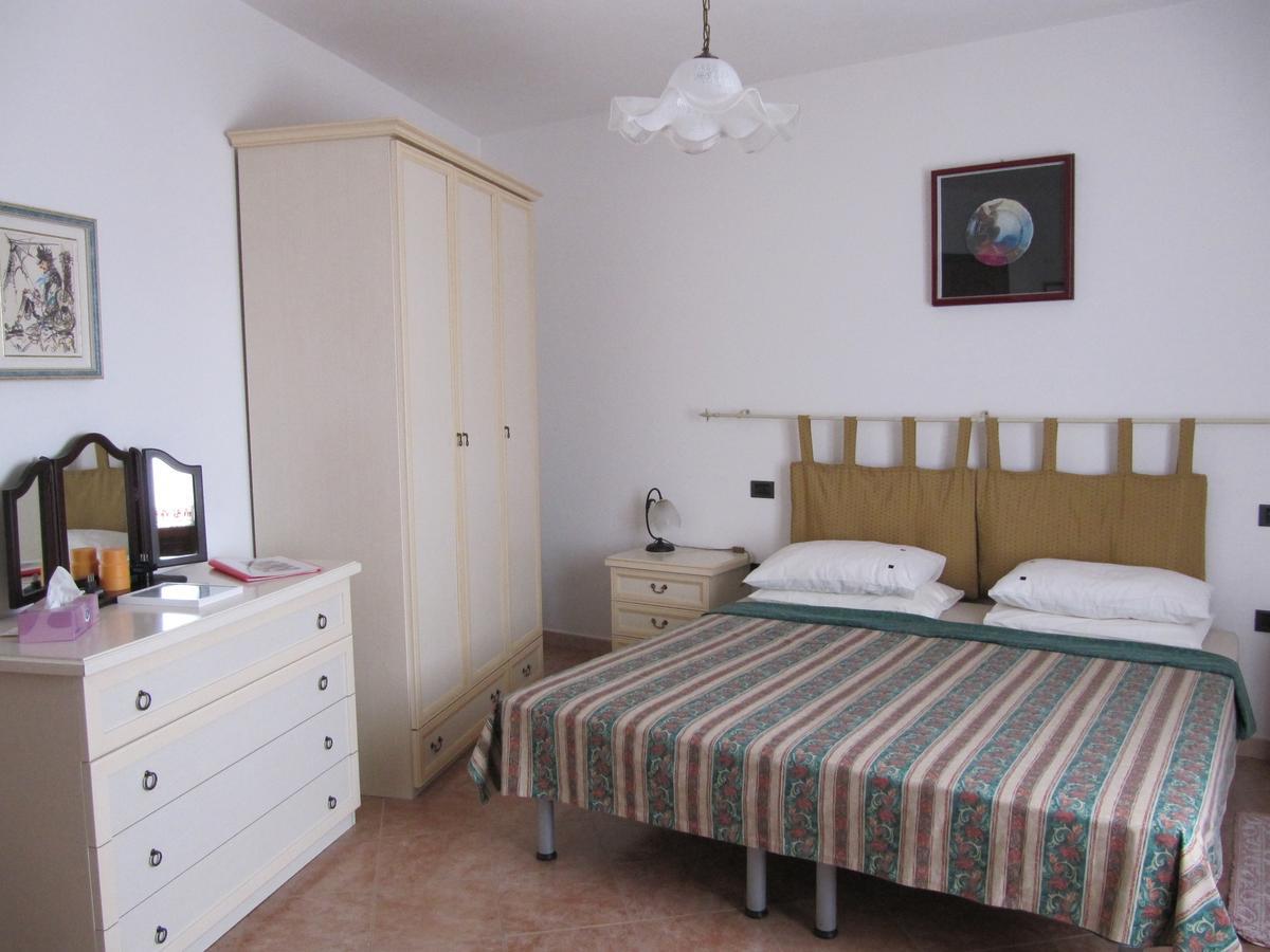 Il Portico Bed and Breakfast Uras Εξωτερικό φωτογραφία